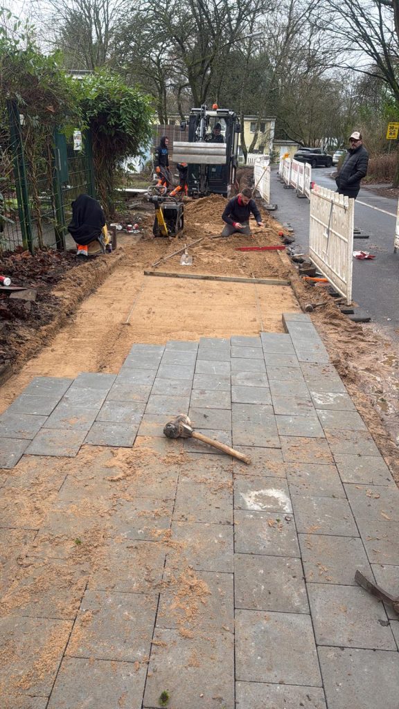 Bauarbeiten an einem Gehweg